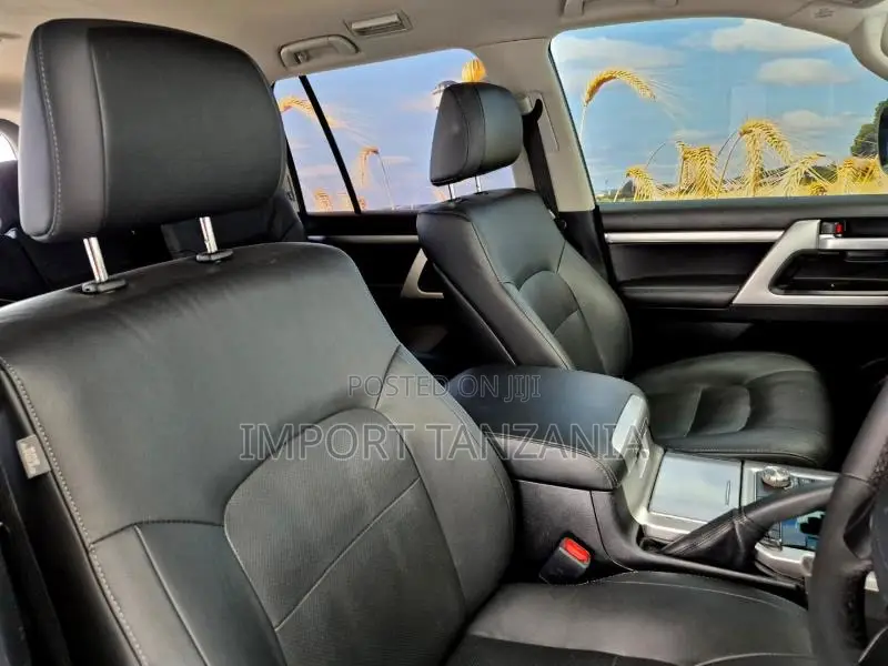 Toyota Land Cruiser 2019 White