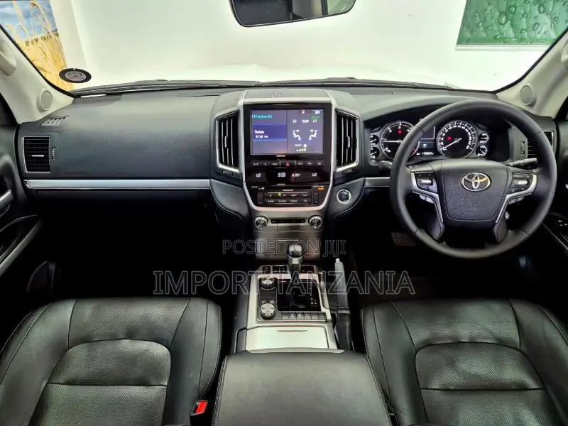 Toyota Land Cruiser 2019 White