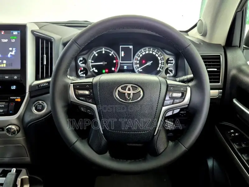 Toyota Land Cruiser 2019 White
