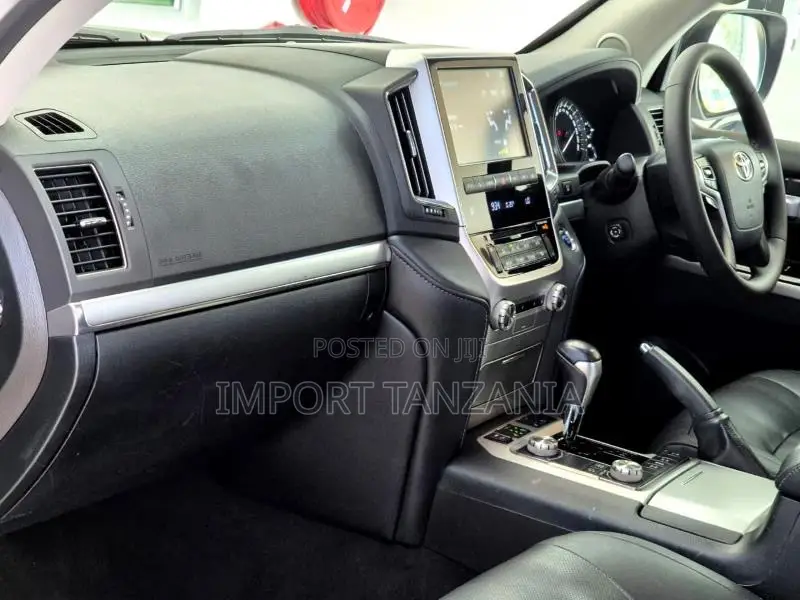 Toyota Land Cruiser 2019 White
