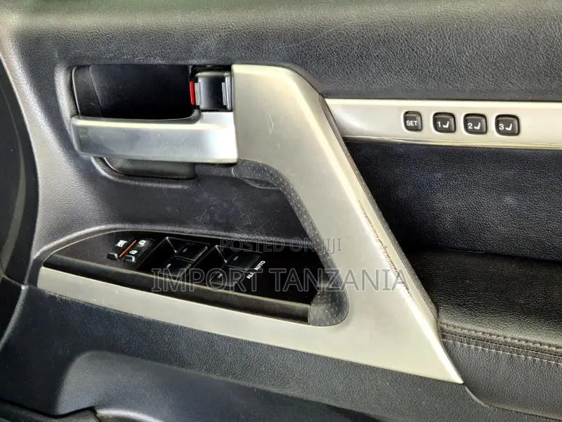 Toyota Land Cruiser 2019 White