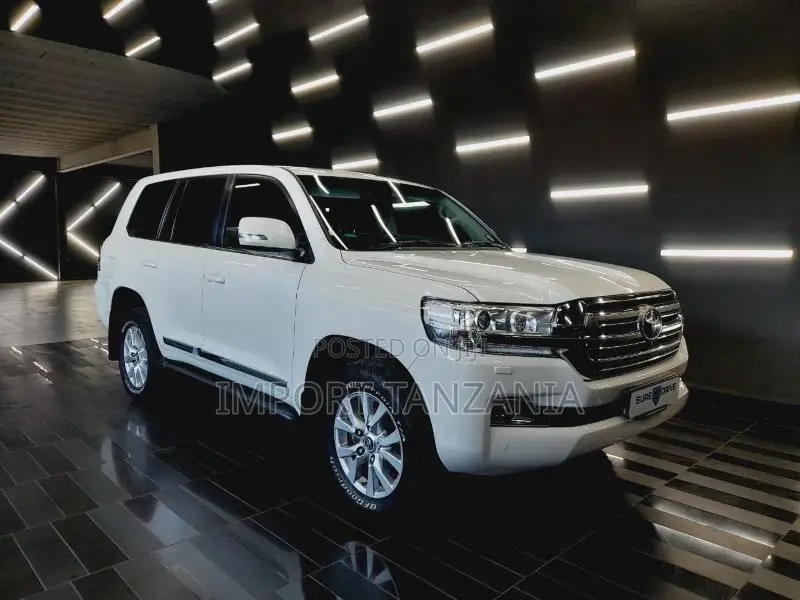 Toyota Land Cruiser 2016 White