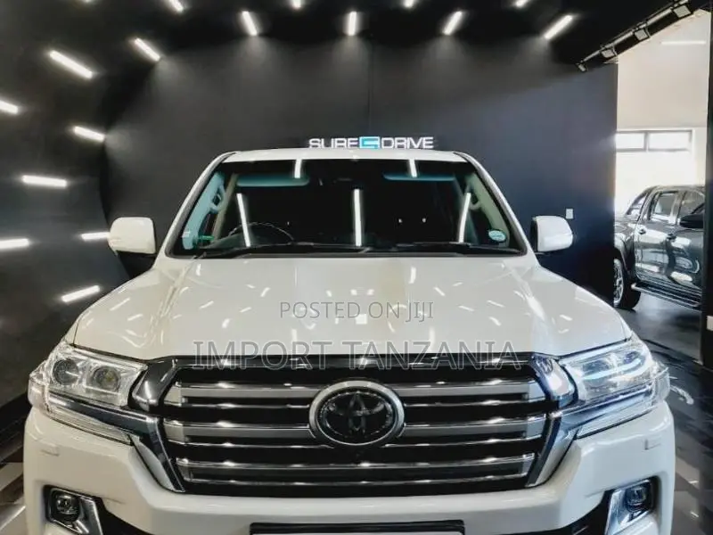 Toyota Land Cruiser 2016 White