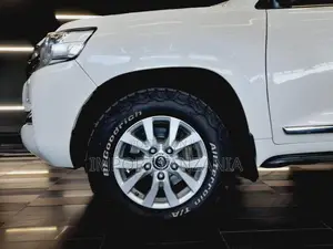 Toyota Land Cruiser 2016 White