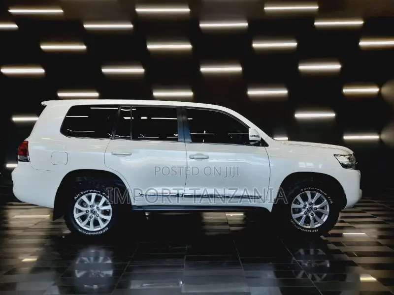 Toyota Land Cruiser 2016 White