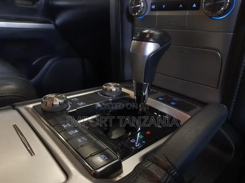 Toyota Land Cruiser 2016 White