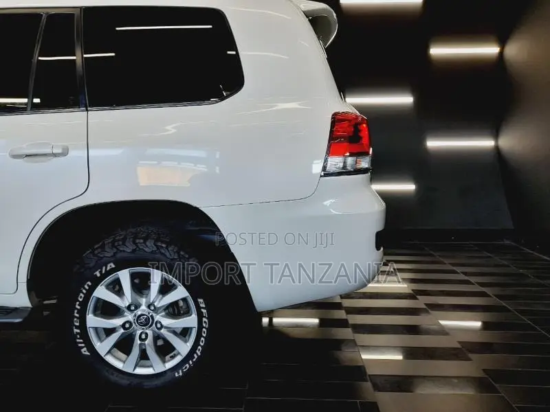 Toyota Land Cruiser 2016 White