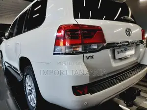 Toyota Land Cruiser 2016 White