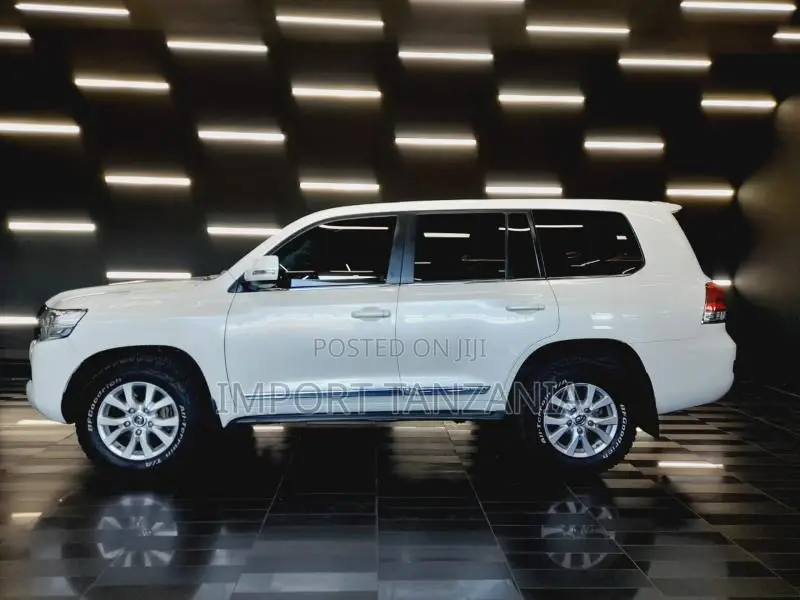 Toyota Land Cruiser 2016 White