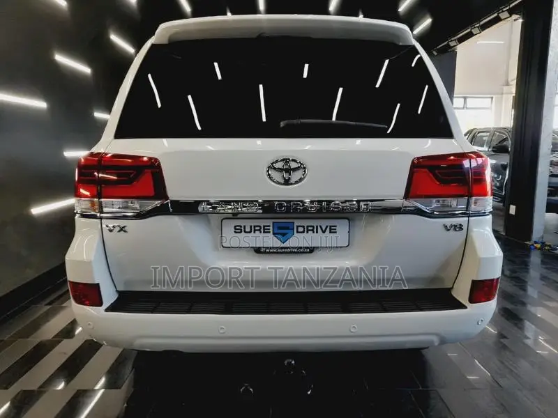 Toyota Land Cruiser 2016 White