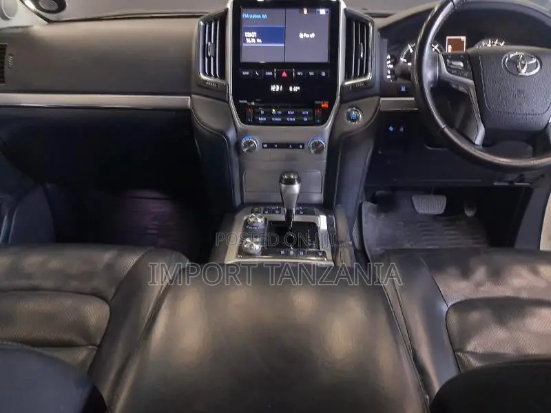 Toyota Land Cruiser 2016 White