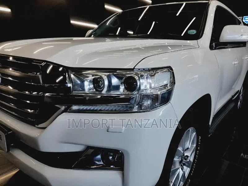 Toyota Land Cruiser 2016 White