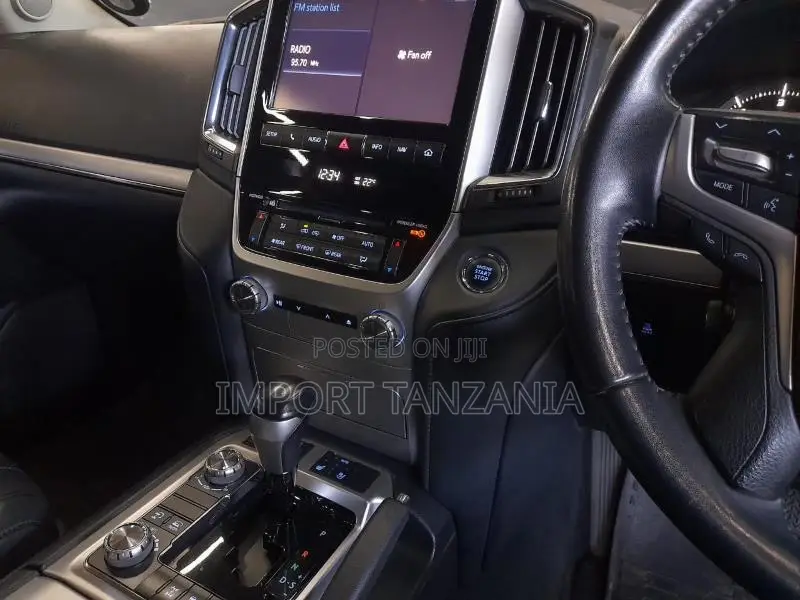 Toyota Land Cruiser 2016 White