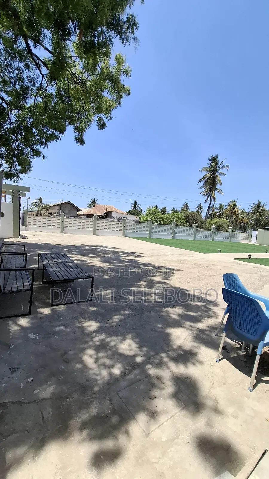 Big Space 4 Garege Very Secure at Mbez Beach Makonde