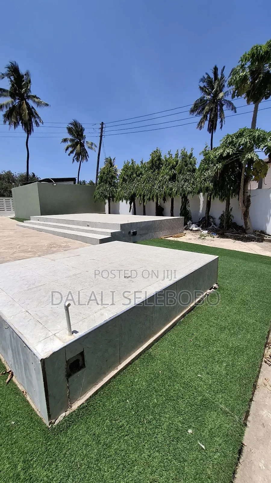 Big Space 4 Garege Very Secure at Mbez Beach Makonde