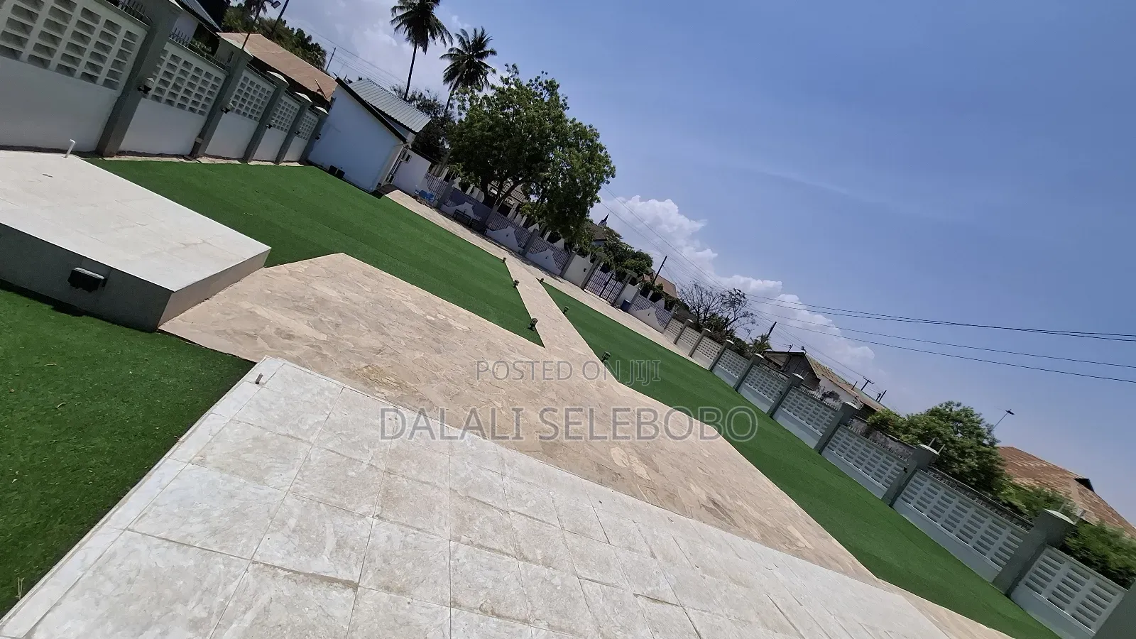 Big Space 4 Garege Very Secure at Mbez Beach Makonde