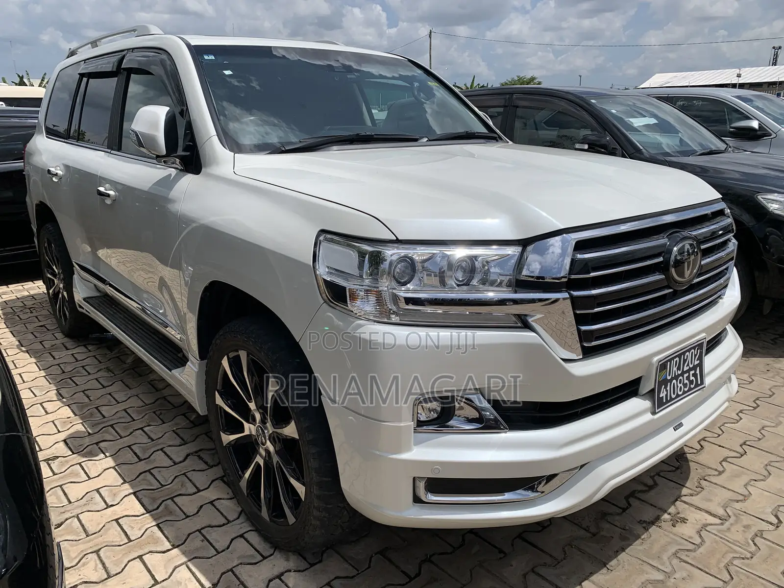 Toyota Land Cruiser 4.6 V8 ZX 2018 White