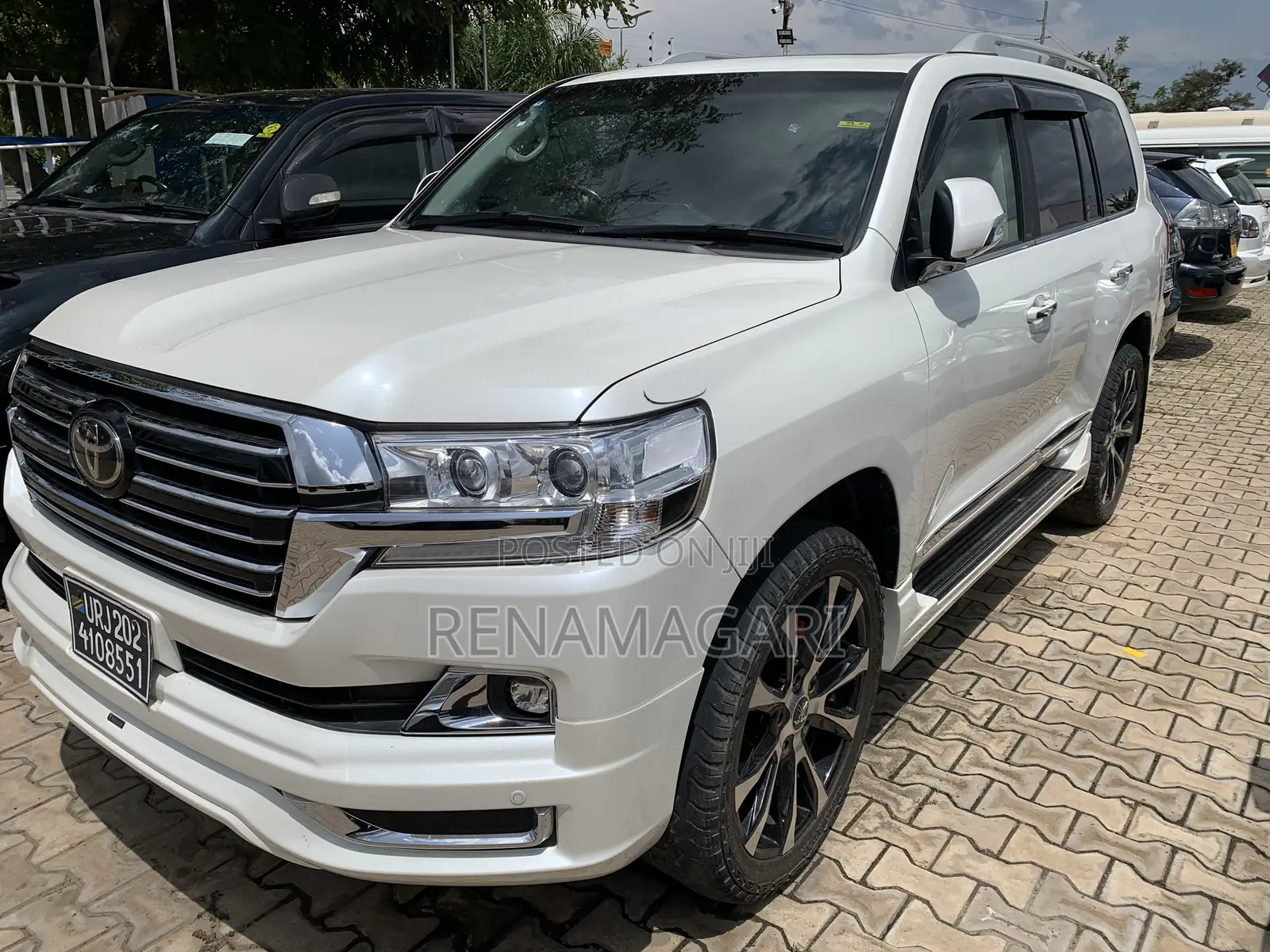 Toyota Land Cruiser 4.6 V8 ZX 2018 White