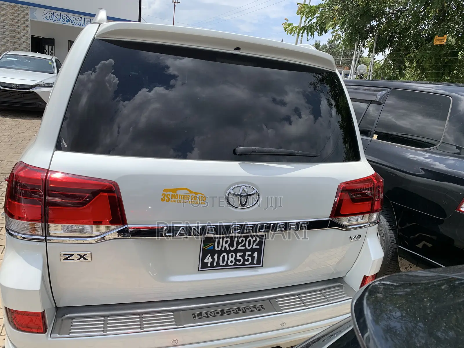 Toyota Land Cruiser 4.6 V8 ZX 2018 White