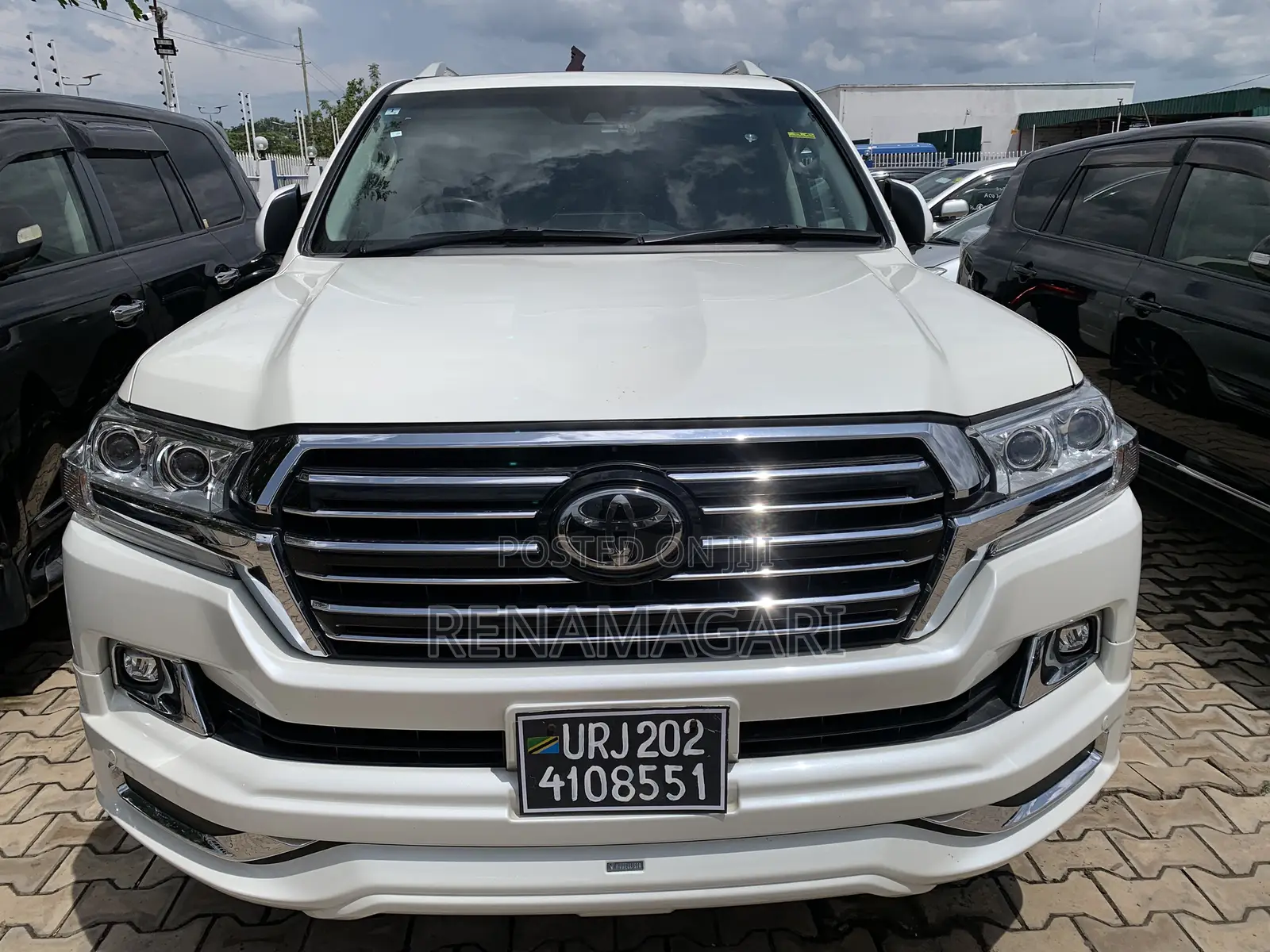 Toyota Land Cruiser 4.6 V8 ZX 2018 White