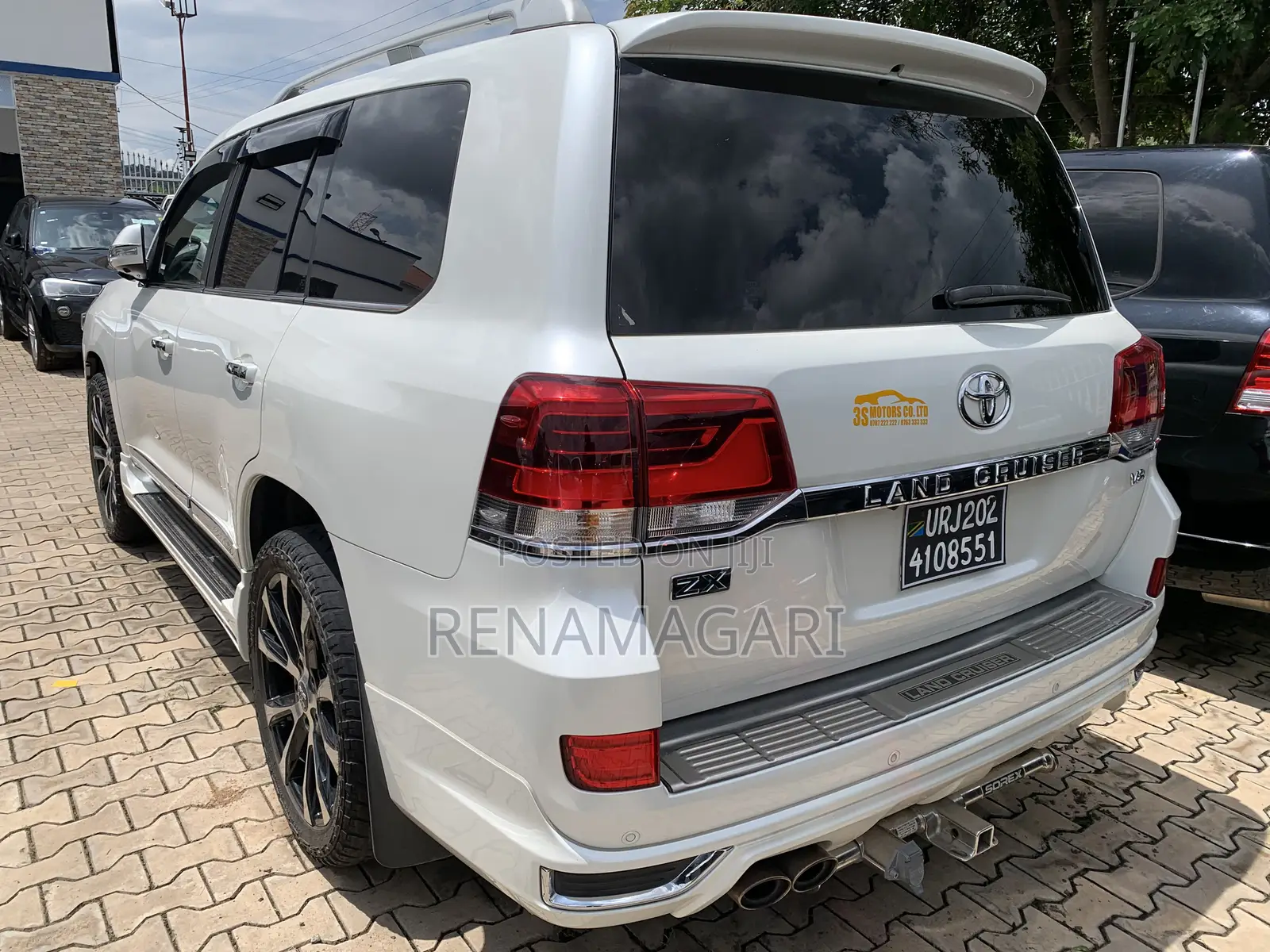 Toyota Land Cruiser 4.6 V8 ZX 2018 White