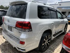 Toyota Land Cruiser 4.6 V8 ZX 2018 White