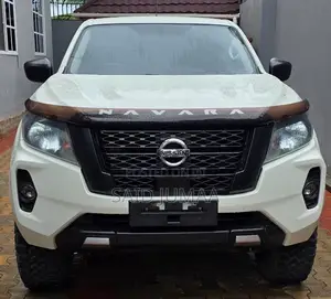 Nissan Navara 2021 White