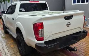 Nissan Navara 2021 White