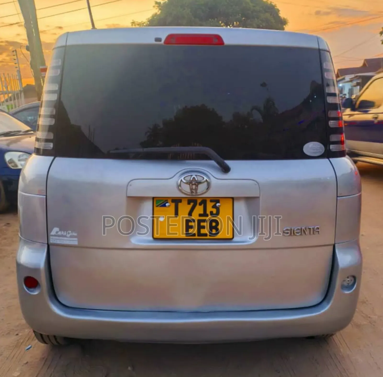 Toyota Sienta 2004 Silver