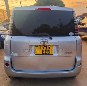 Toyota Sienta 2004 Silver