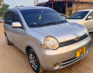 Toyota Sienta 2004 Silver
