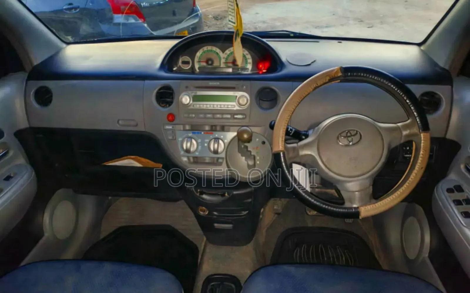 Toyota Sienta 2004 Silver
