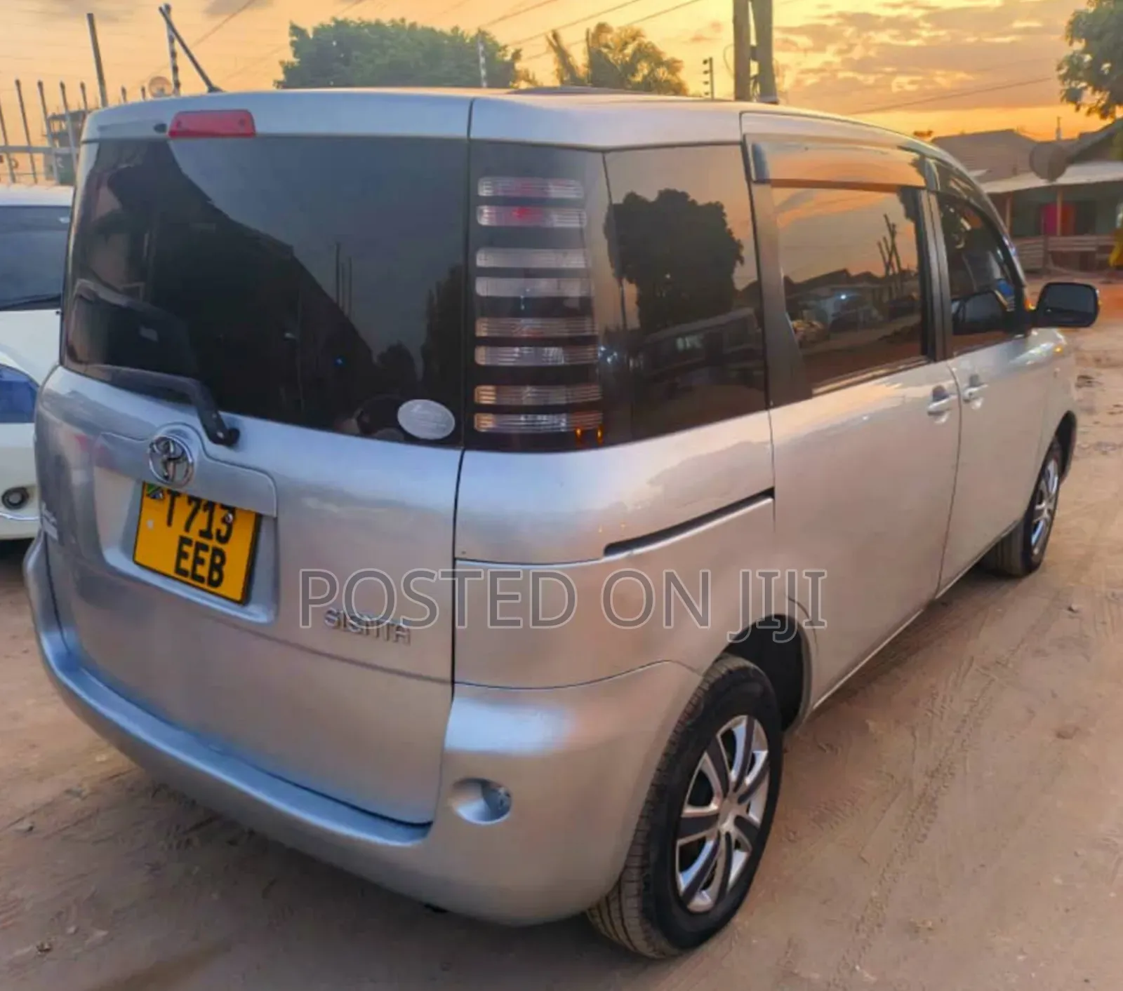 Toyota Sienta 2004 Silver