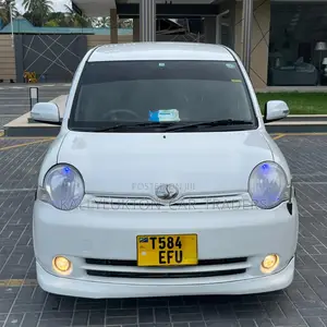 Toyota Sienta 2006 White