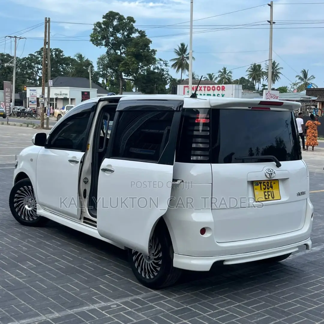 Toyota Sienta 2006 White