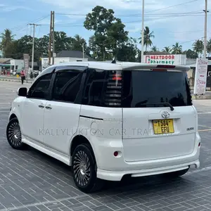 Toyota Sienta 2006 White