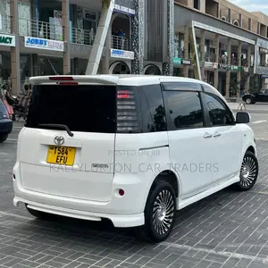 Toyota Sienta 2006 White