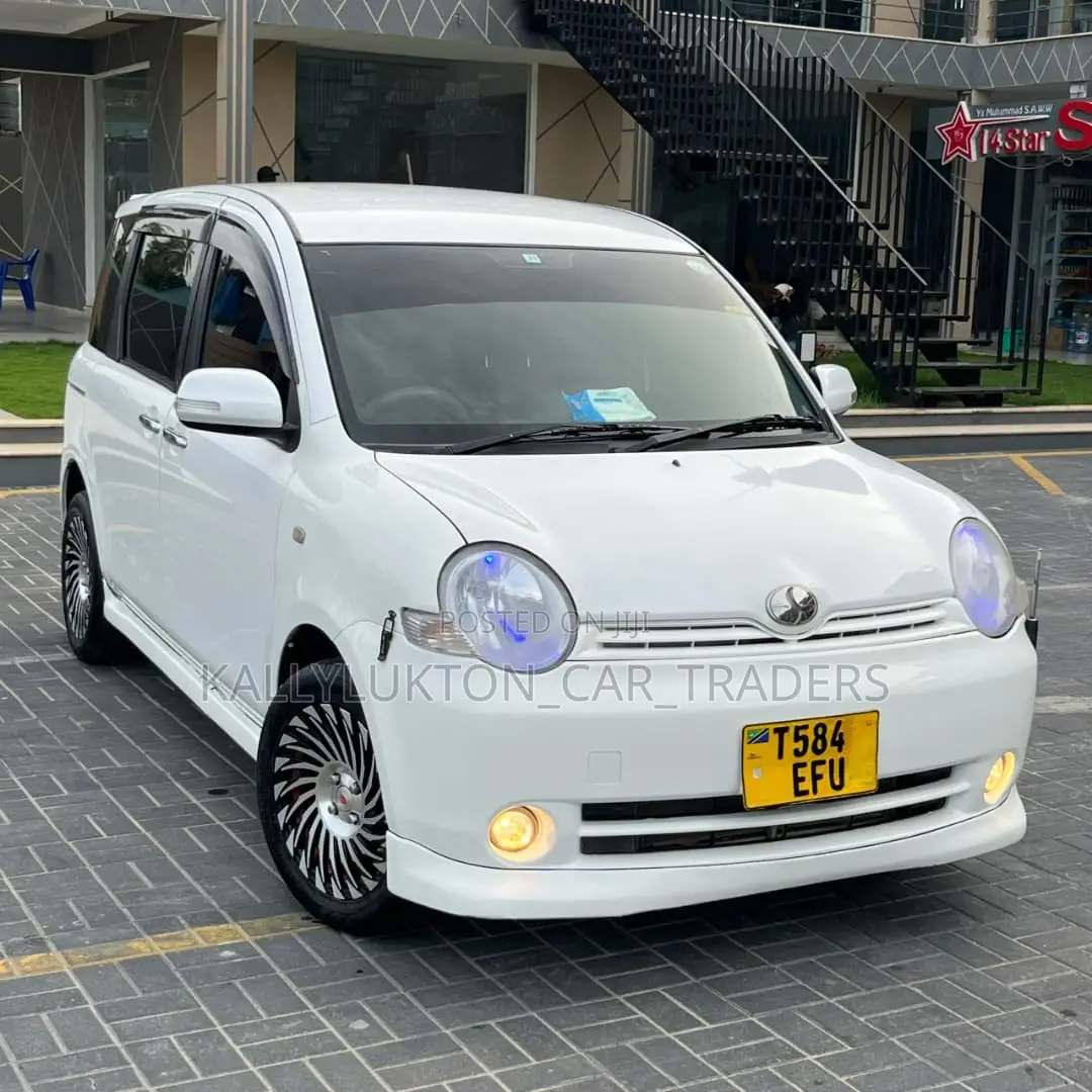 Toyota Sienta 2006 White