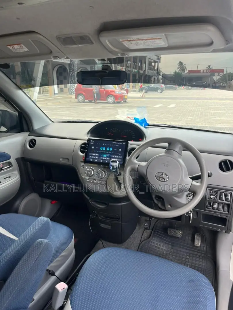 Toyota Sienta 2006 White