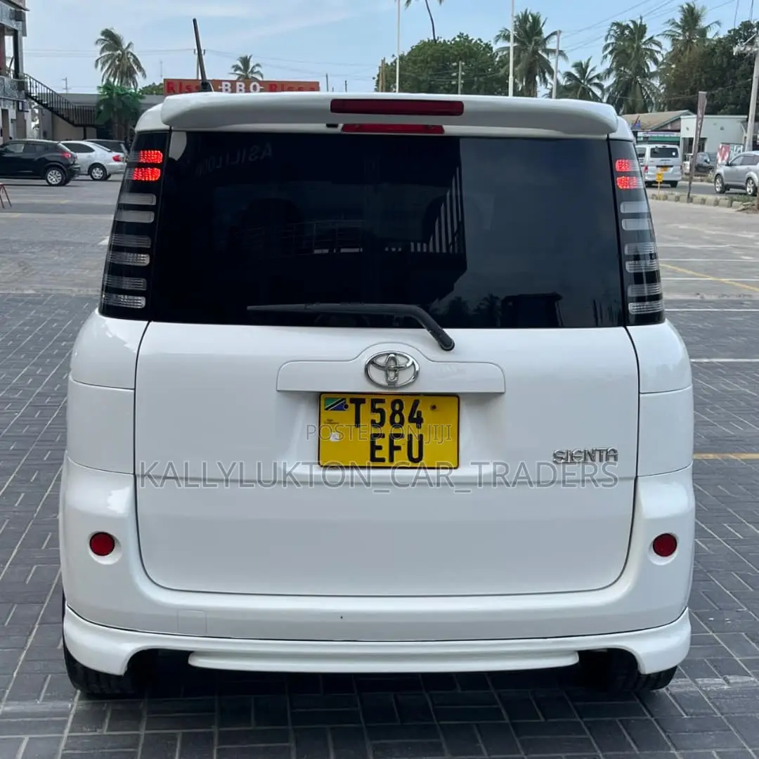 Toyota Sienta 2006 White