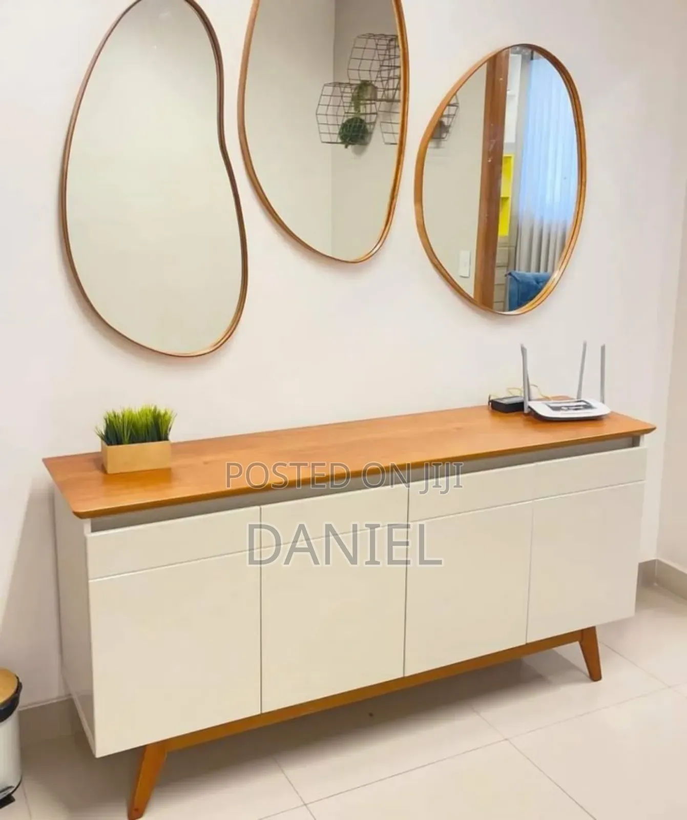 Console Table Pamoja Na Vioo Vya Kisasa Kabisa