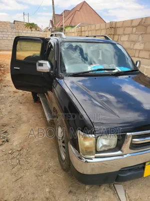 Toyota Hilux 2000 Black