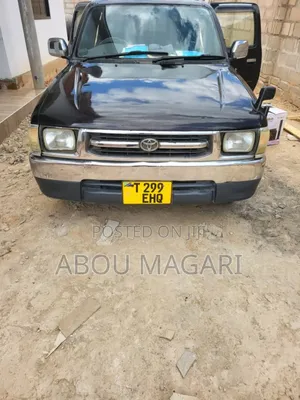 Toyota Hilux 2000 Black