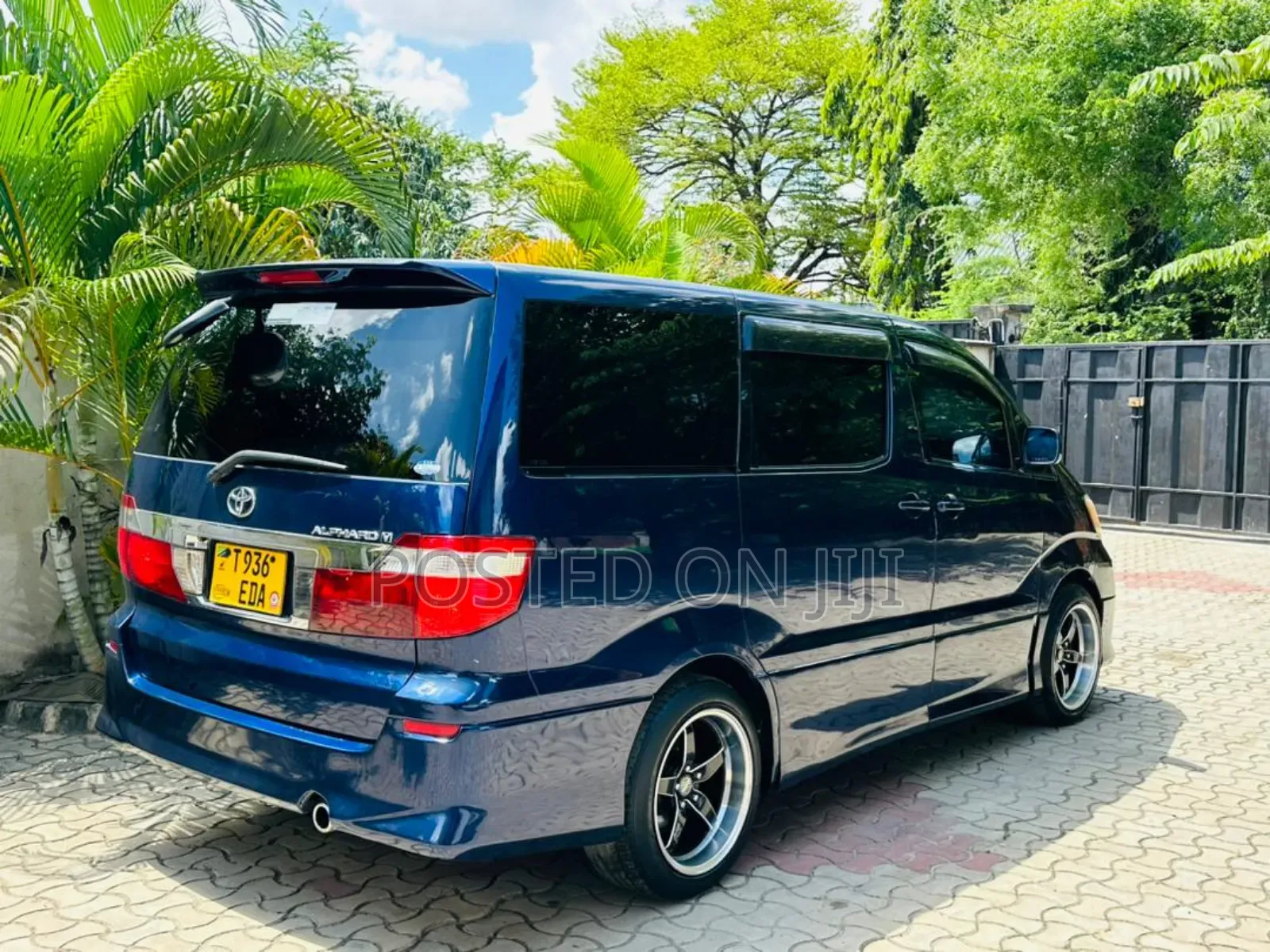 Toyota Alphard 2005 Blue