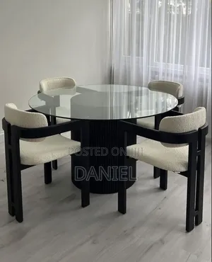 Dining Table Ya Watu Wa Nne Mbao Ngumu Rangi Nyeusi