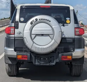 Toyota FJ Cruiser 2011 Gray