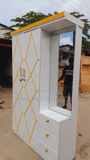 Kabati Ya Nguo Milango Lenye Dressing Pembeni