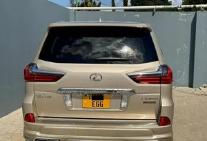 Lexus LX 2017 Gold