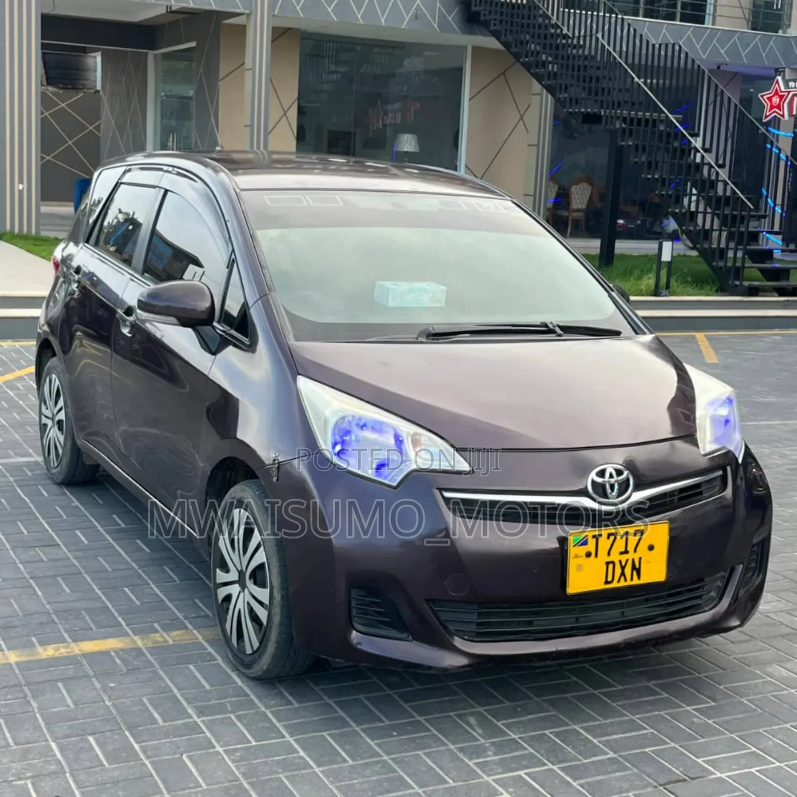 Toyota Ractis 2012 Burgundy