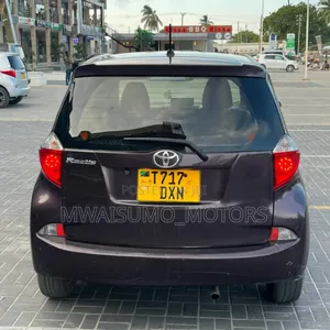 Toyota Ractis 2012 Burgundy